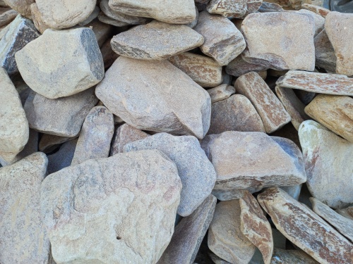 Златолит жёлтый, жёлто-зелёный глыбки и валуны для ланшафтного дизайна купить в Красногорске