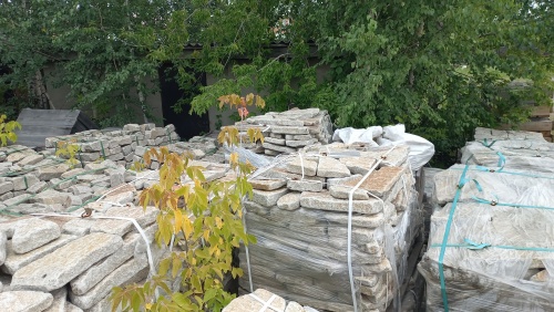 Плитняк галтованный гранитный для ландшафтного дизайна купить в Красногорске