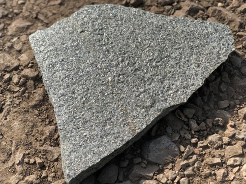 Плитняк златолит Уральский для цоколя, отмостки купить в Красногорске