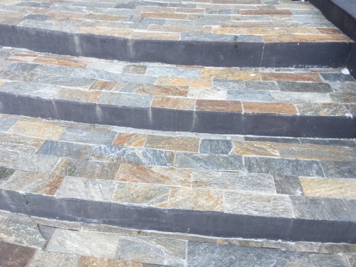 Плитка из Златолита Уральского для лестницы купить в Красногорске