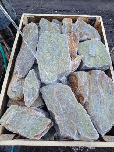 Златолит жёлтый, жёлто-зелёный глыбки и валуны для ланшафтного дизайна купить в Красногорске