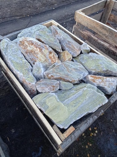 Златолит жёлтый, жёлто-зелёный глыбки и валуны для ланшафтного дизайна купить в Красногорске