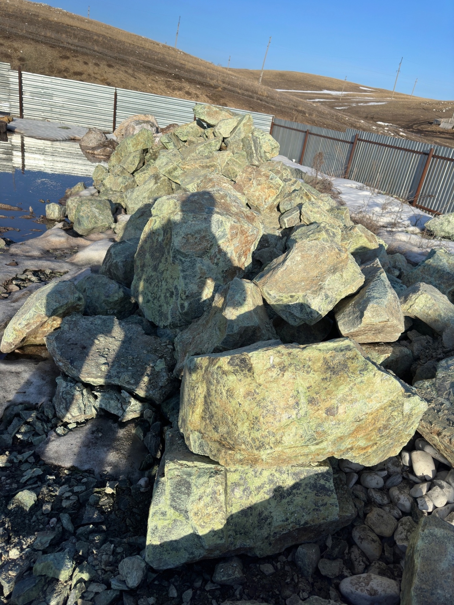 Камни для ландшафтного дизайна зелёные 10-60 килограмм купить в Красногорске