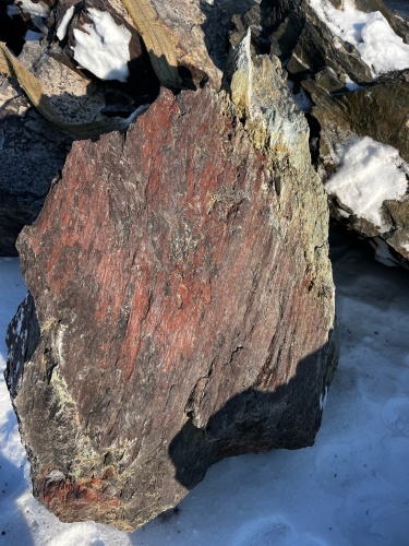 Ландшафтные глыбы красно-фиолетовые 200-1000 килограмм купить в Красногорске