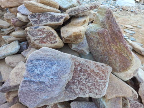 Златолит жёлтый, жёлто-зелёный глыбки и валуны для ланшафтного дизайна купить в Красногорске