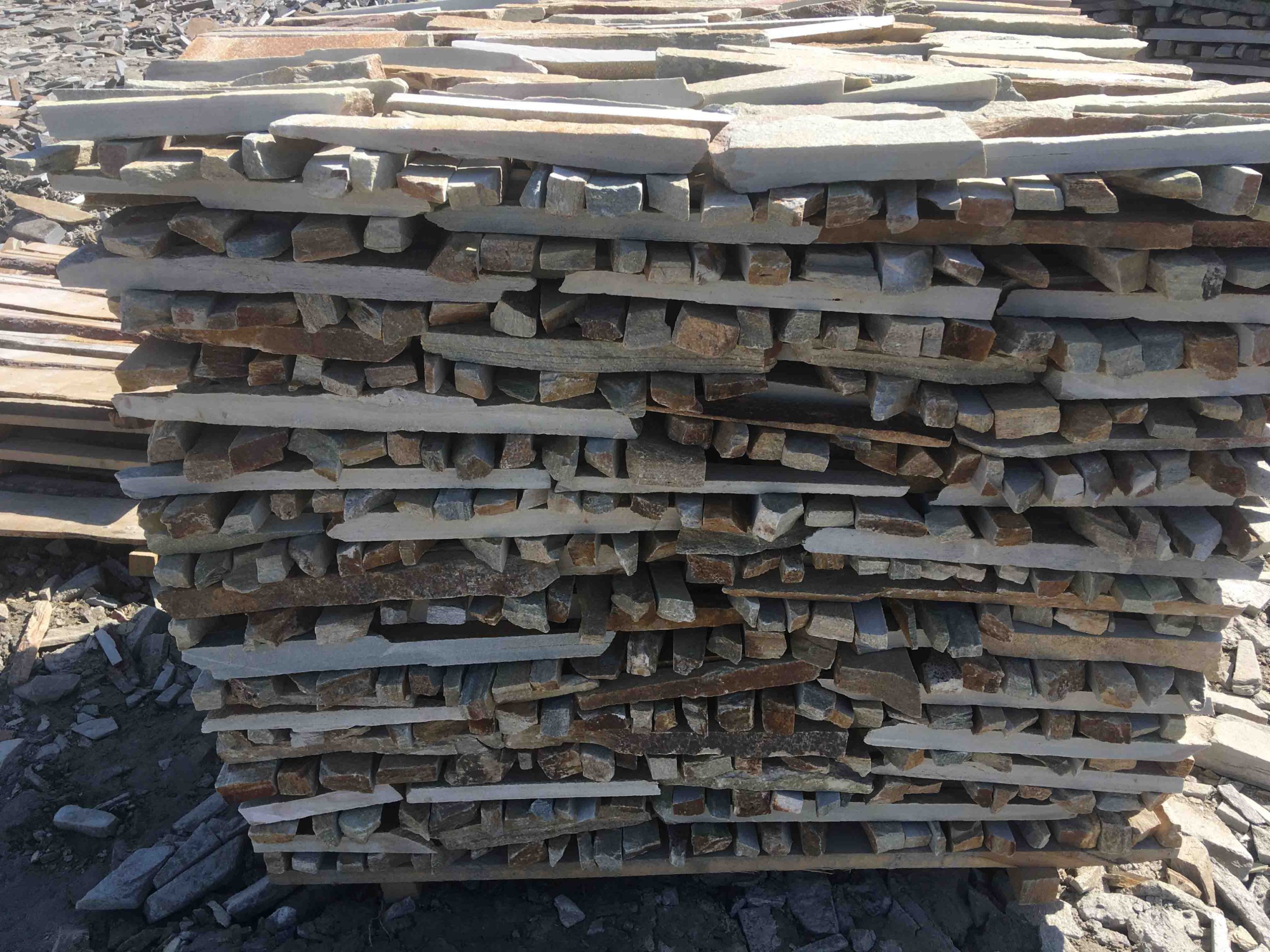 Горбушка златолит золотистый для облицовки купить в Красногорске