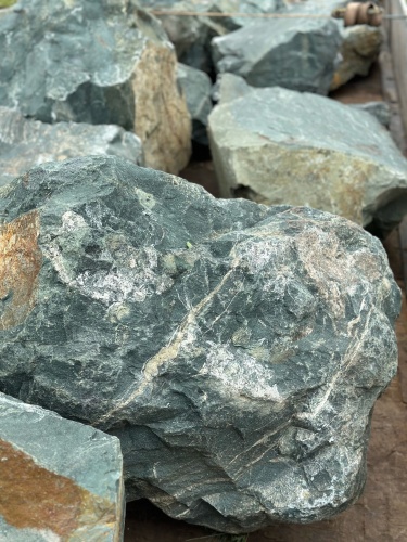 Камни для ландшафтного дизайна зелёные 10-60 килограмм купить в Красногорске