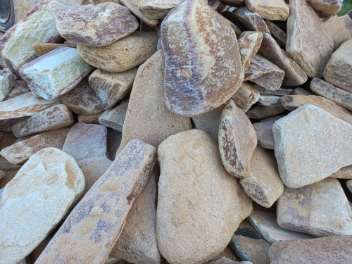 Златолит жёлтый, жёлто-зелёный глыбки и валуны для ланшафтного дизайна купить в Красногорске