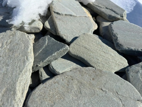 Плитняк златолит зелёный галтованный для цоколя купить в Красногорске