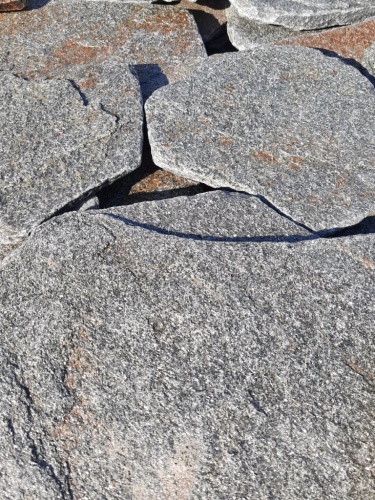 Златолит серебристый галтованный для лестниц купить в Красногорске