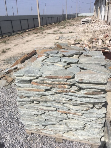 Златолит серебристый галтованный для лестниц купить в Красногорске