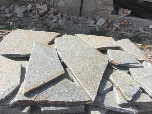 Златолит серебристый галтованный для лестниц купить в Красногорске