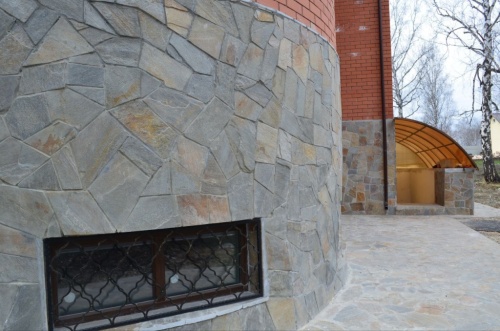 Плитняк златолит Уральский для цоколя, отмостки купить в Красногорске